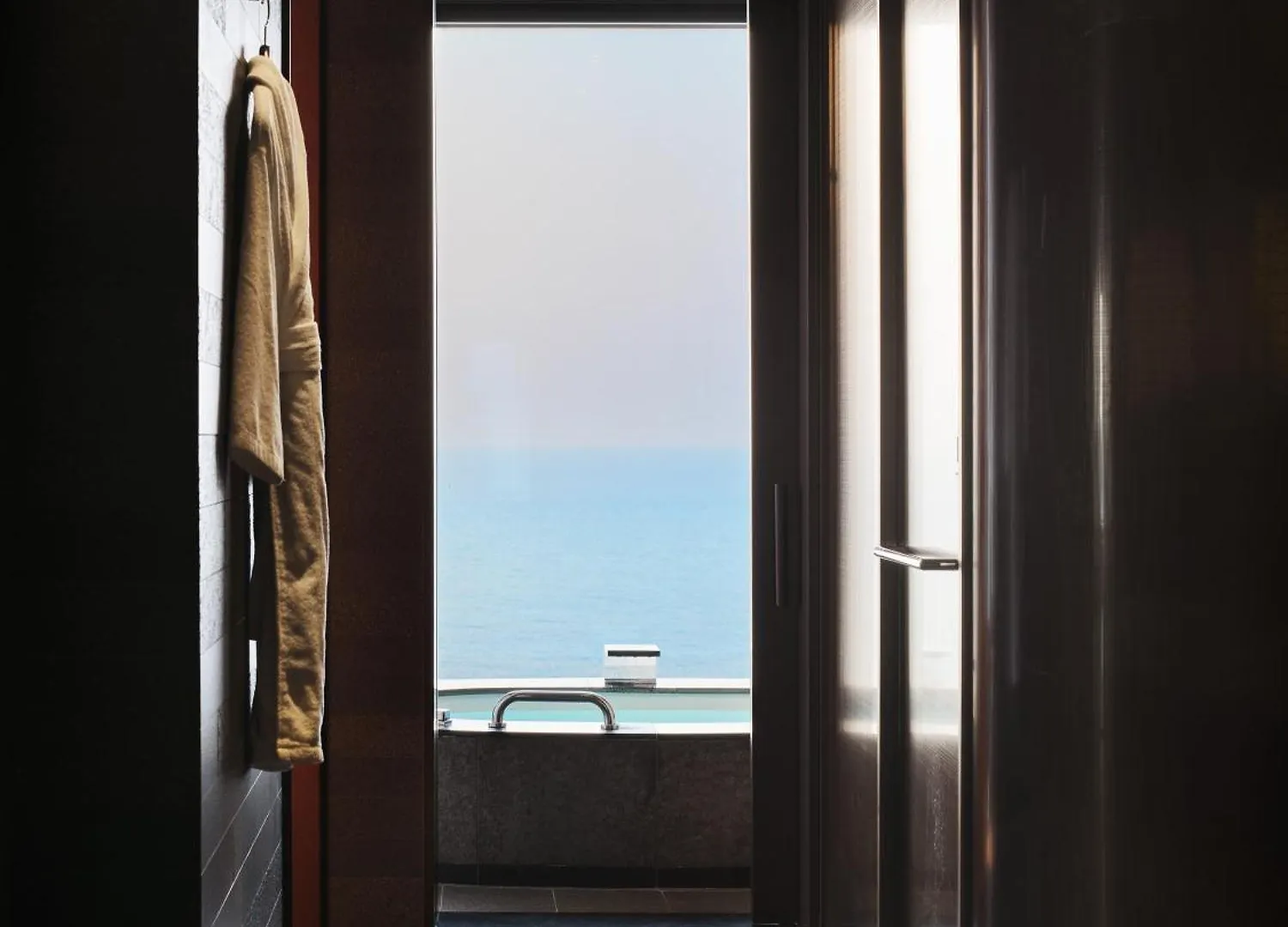 Hotel Ananti At Busan Cove